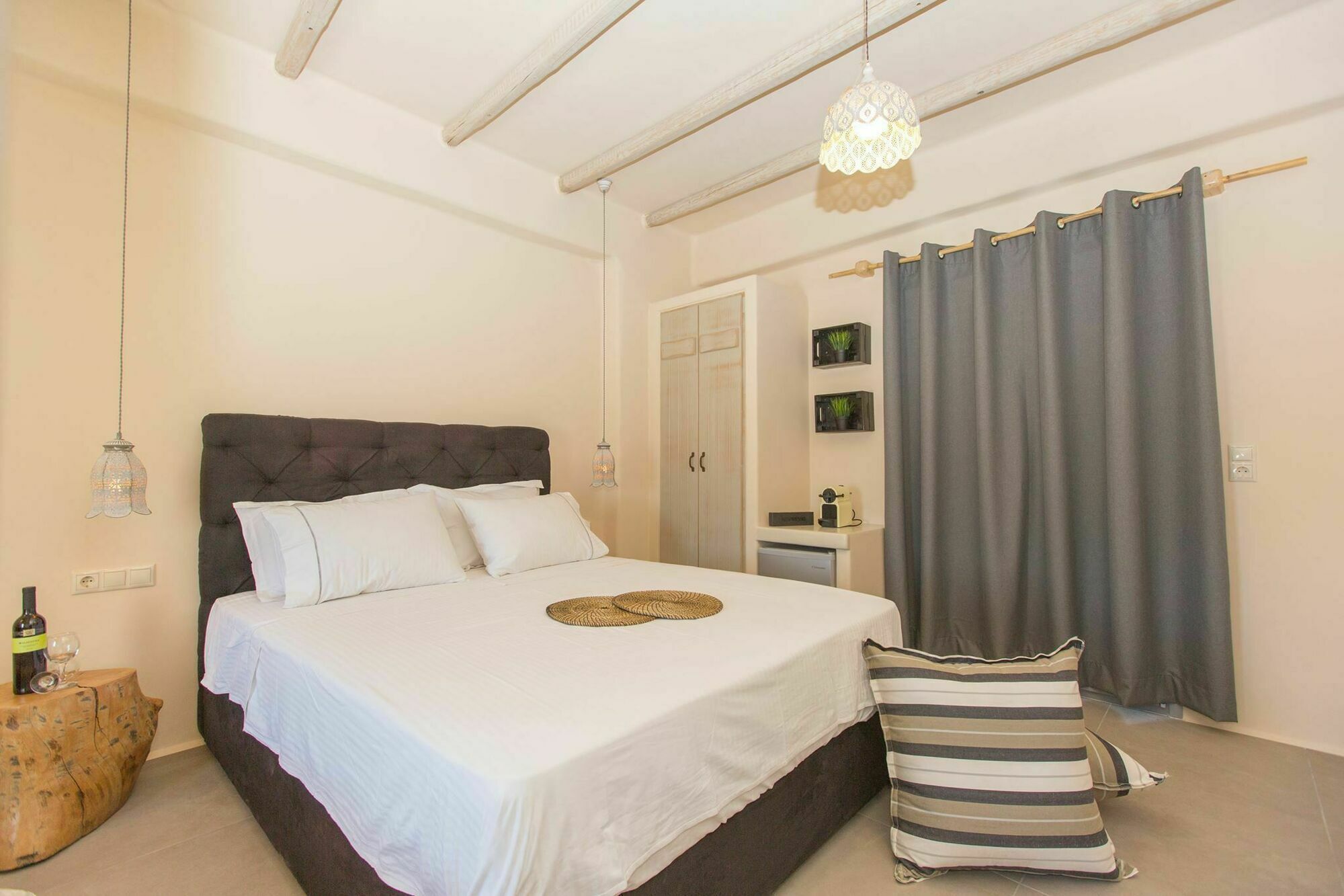 Ampelos Suites Naxos City Экстерьер фото